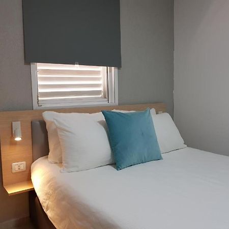 Airport Guest House Or Yehuda Экстерьер фото
