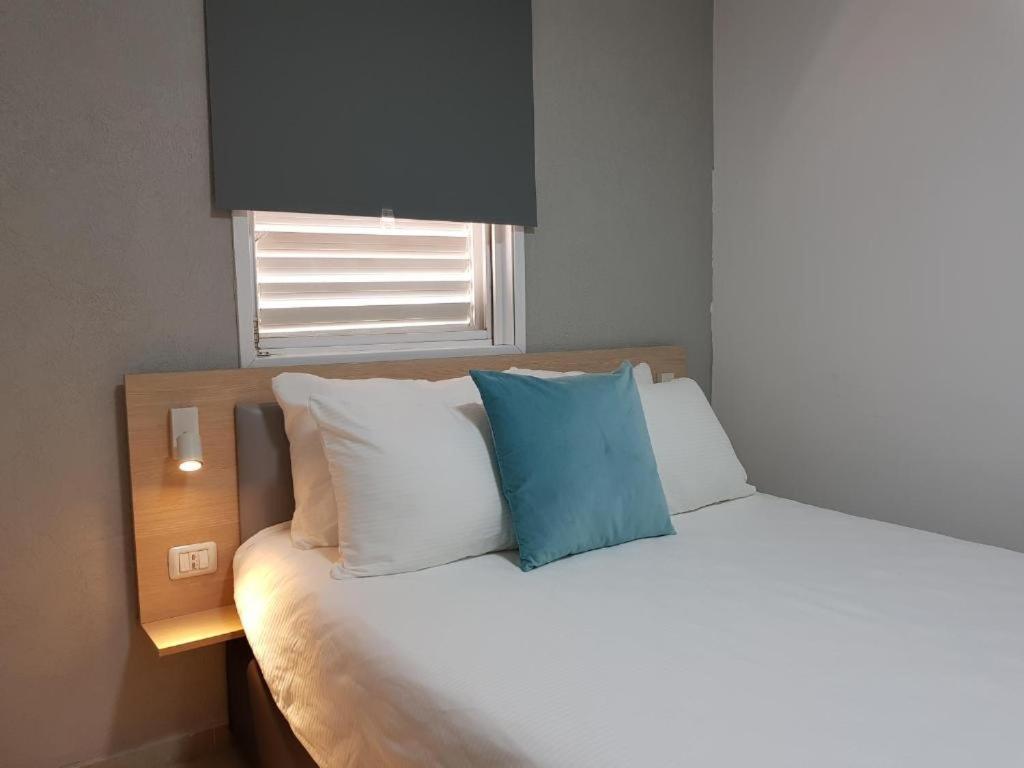 Airport Guest House Or Yehuda Экстерьер фото