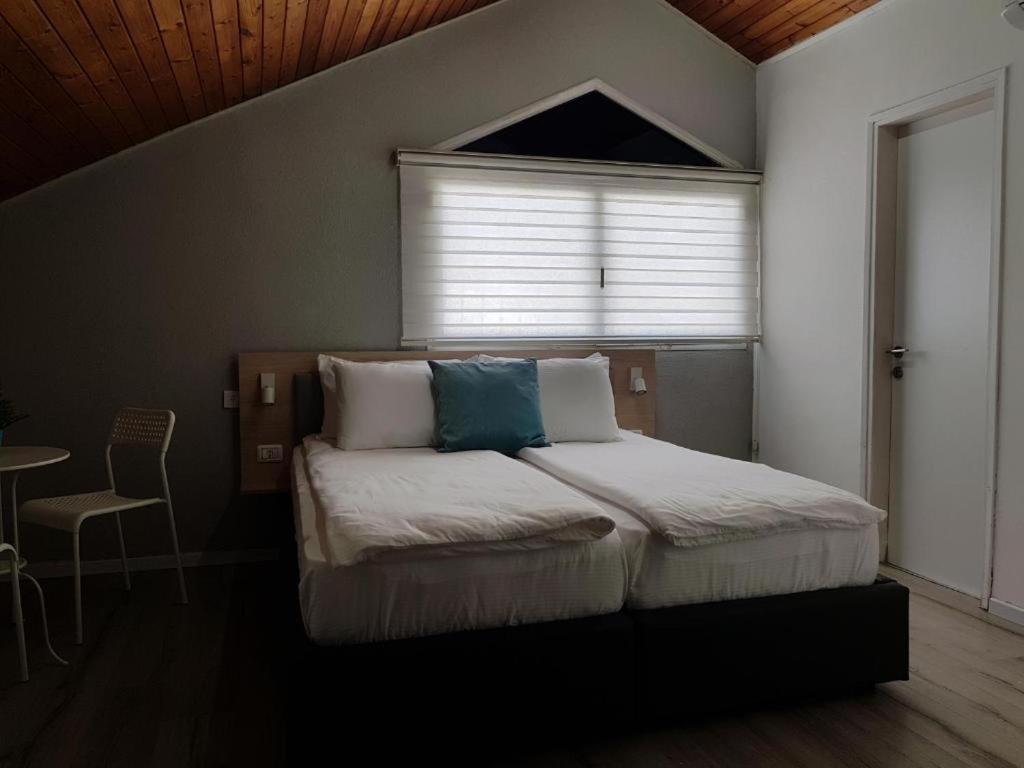 Airport Guest House Or Yehuda Номер фото